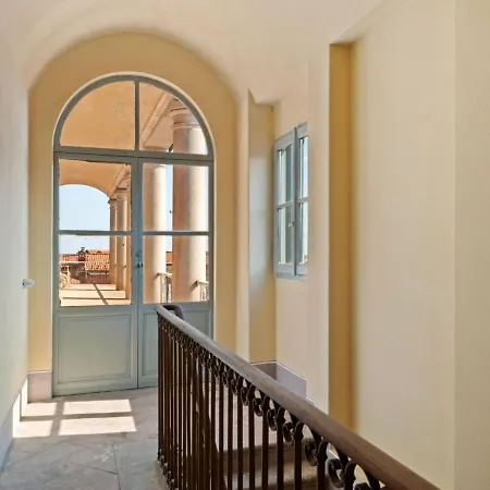 Charming In With Garden And Fireplace Villa