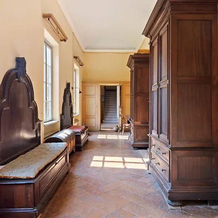 Charming In With Garden And Fireplace Villa