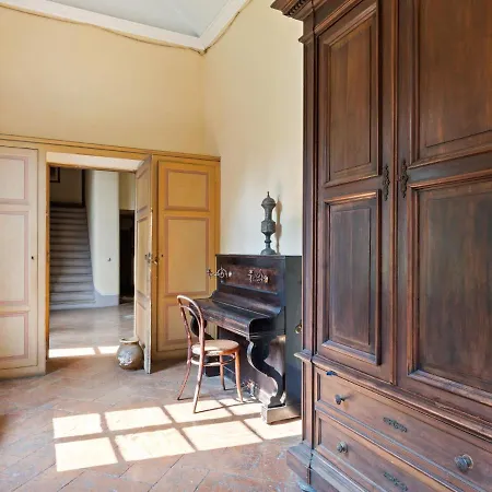 Villa Charming In With Garden And Fireplace