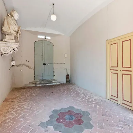 Villa Charming In With Garden And Fireplace *