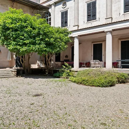 Villa Charming In With Garden And Fireplace