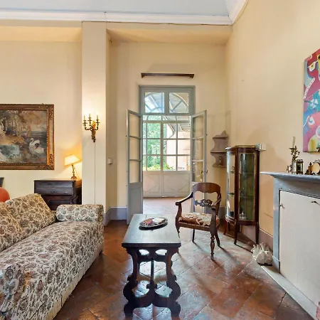 Villa Charming In With Garden And Fireplace